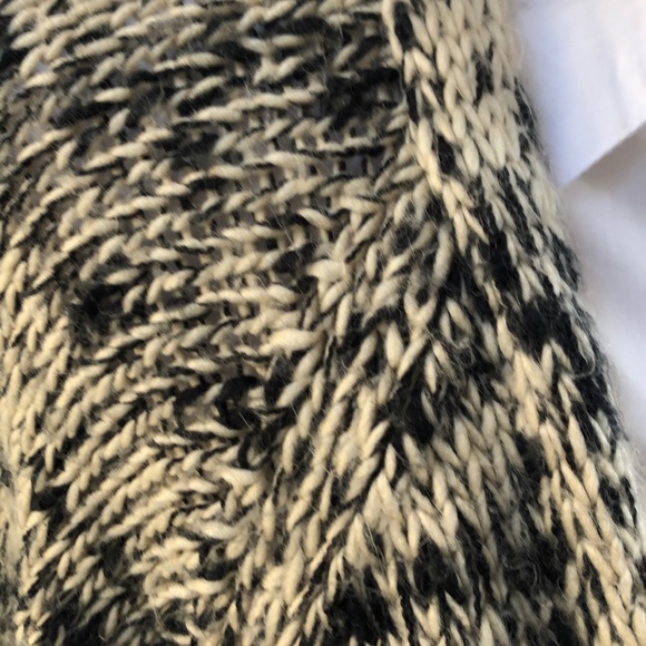 Forever 21 Sweater Size Medium - Picture 2 of 6